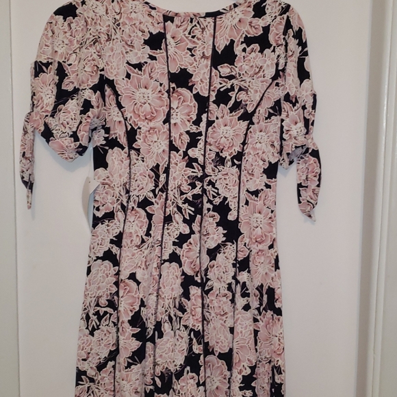 Dress - Picture 3 of 4